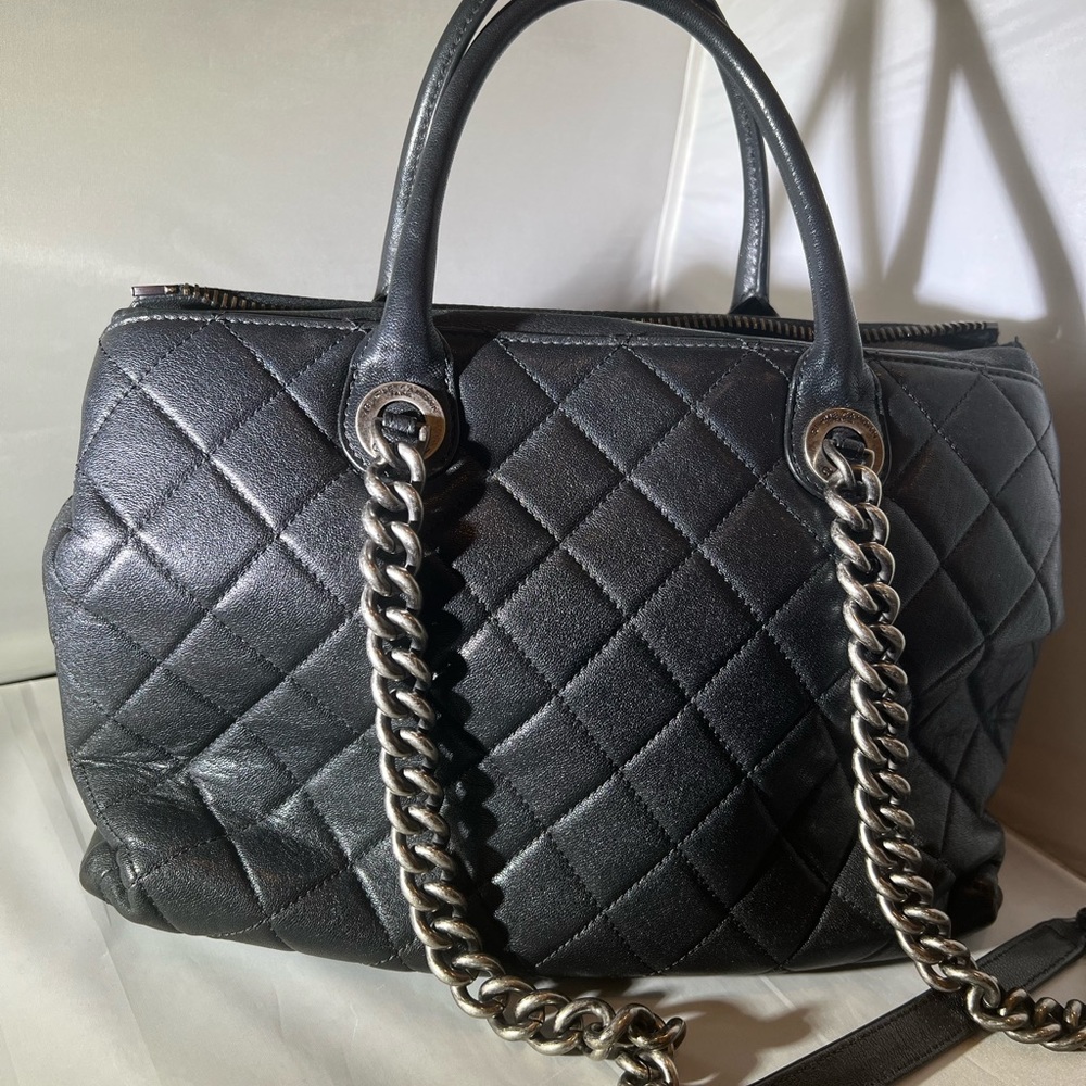 Vintage authentic Chanel handbag comes with the card and dust bag